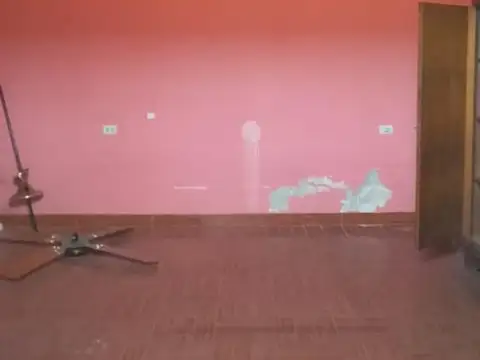 Casa 7 ambientes con 2 baños