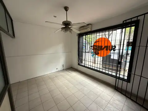 Local en Alquiler en Plaza Moreno, $ 500.000
