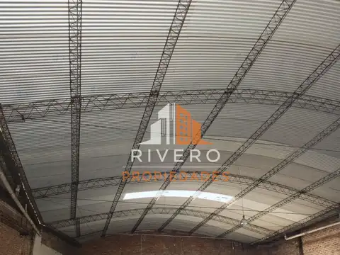 Galpón en alquiler de 300m2 ubicado en Lomas del Mirador
