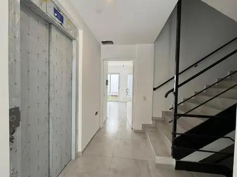 Av E Galvan 3000, Piso 1