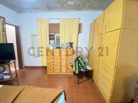 VENTA CASA 2 DORMITORIOS. COCHERA - PATIO Y TERRAZA