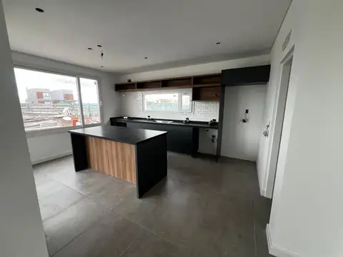 Casa 5 ambientes con 4 baños