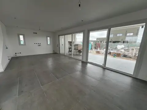 Casa en Venta con 6 cocheras