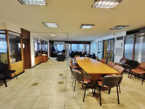 Oficina 6 ambientes con 3 baños