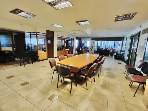 Oficina 6 ambientes con 3 baños