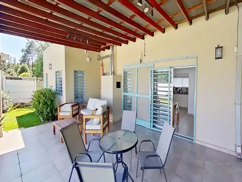 Casa con Parque y Pileta