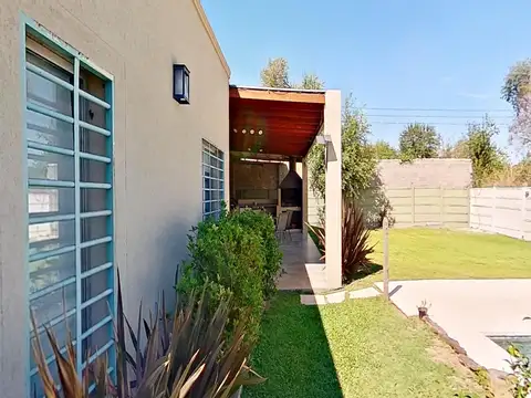 Casa con Parque y Pileta
