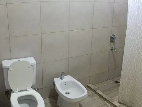 Casa 7 ambientes con 2 baños