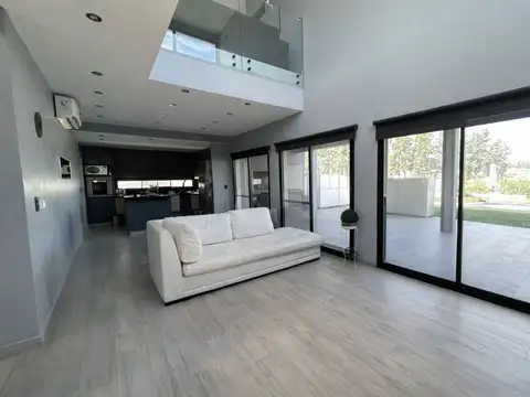 Casa en Venta en Tristan Suarez, USD 279.000