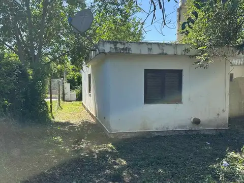 Casa 6 ambientes con 2 baños