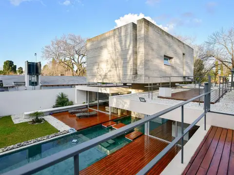 Casa 6 ambientes con 2 baños