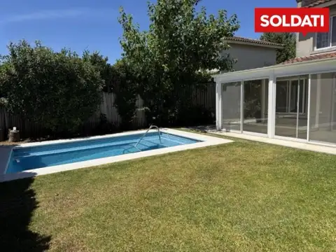 Casa 6 ambientes con 2 baños