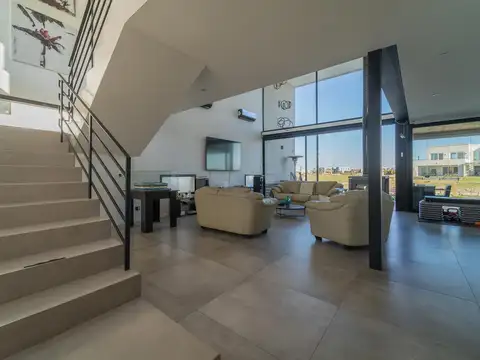 Casa en Alquiler en El Naudir, USD 3.200