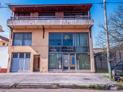 VENTA DE PH EN 1 PISO EN LOMAS DE ZAMORA.