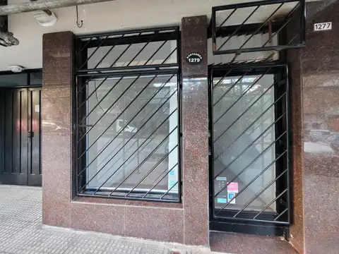 Local Comercial con Acceso Independiente Desde La Vía Pública. Excelente Ubicación a metros de Av Asamblea