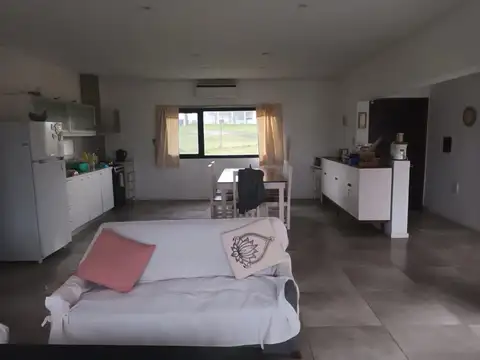 Casa en Alquiler con 1 cochera
