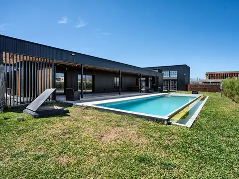 Casa en venta en Las Carolinas, 4 dormitorios, quincho, City Bell