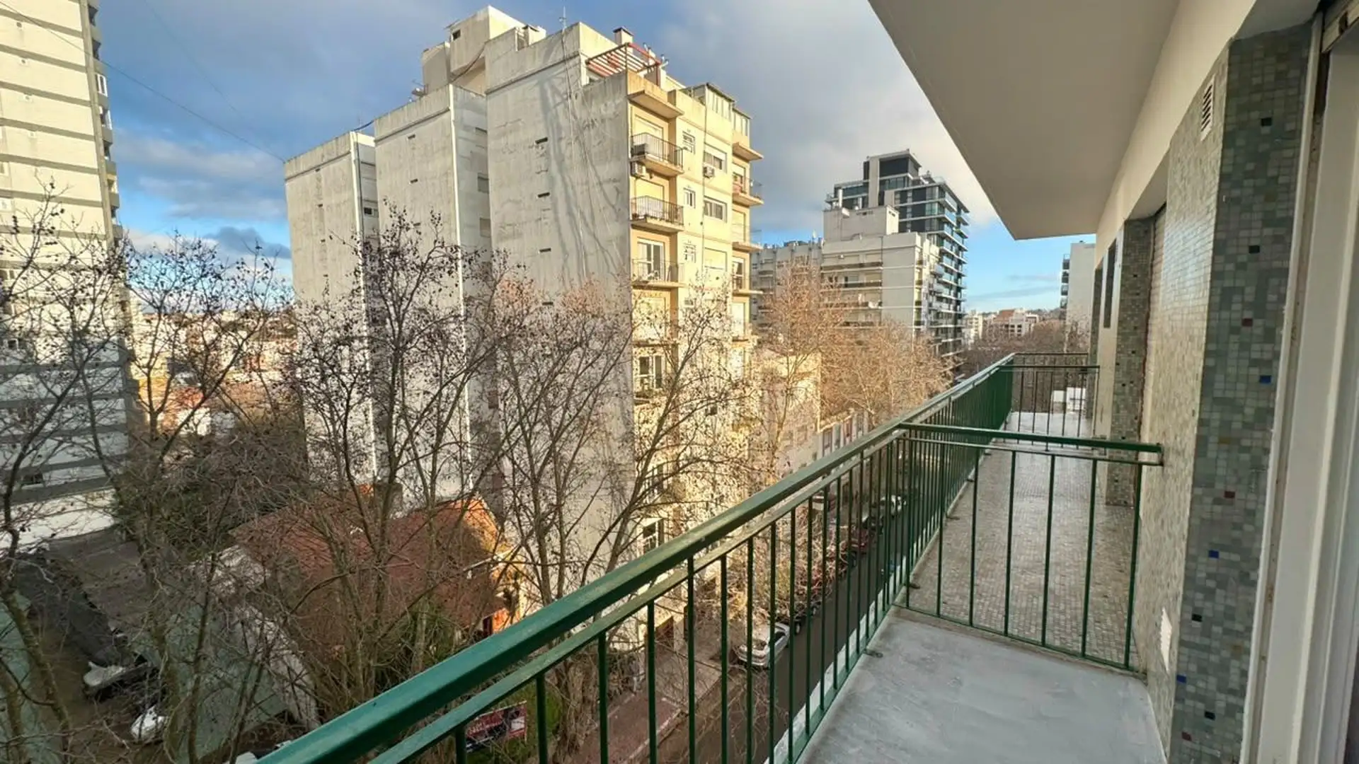 Venta de Departamento 2 Ambientes a la calle con balco en Güemes