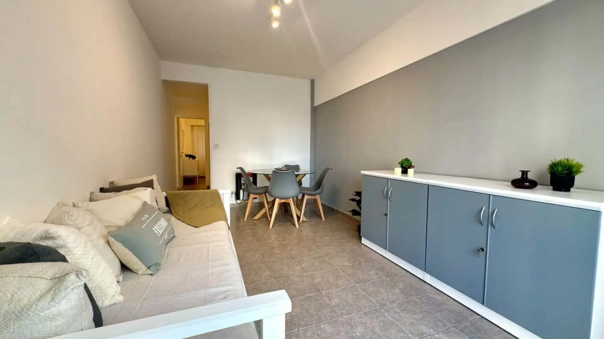 Venta de Departamento 2 Ambientes a la calle con balco en Güemes