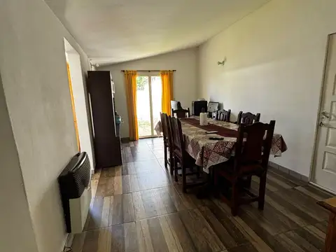 Venta de casa tres dormitorios B° 20 de Junio
