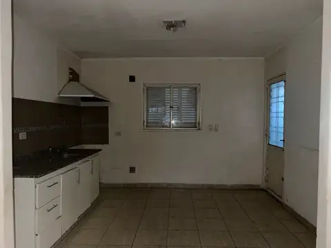 Casa 3 ambientes con 1 baño