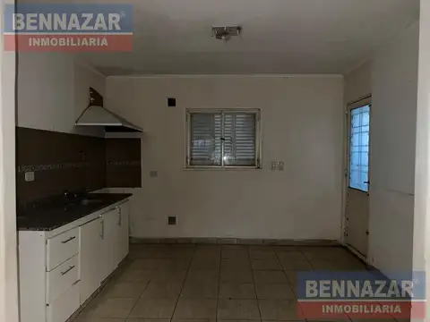 Casa 3 ambientes con 1 baño