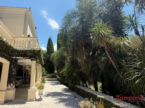 Casa en Venta con 6 cocheras