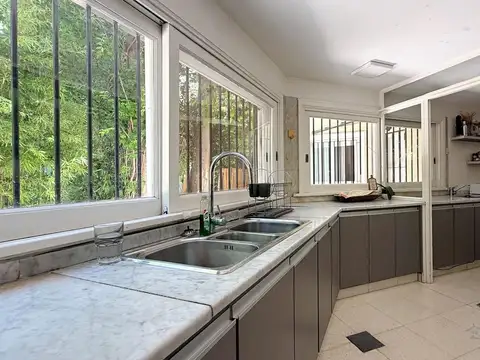 Casa 9 ambientes con 7 baños