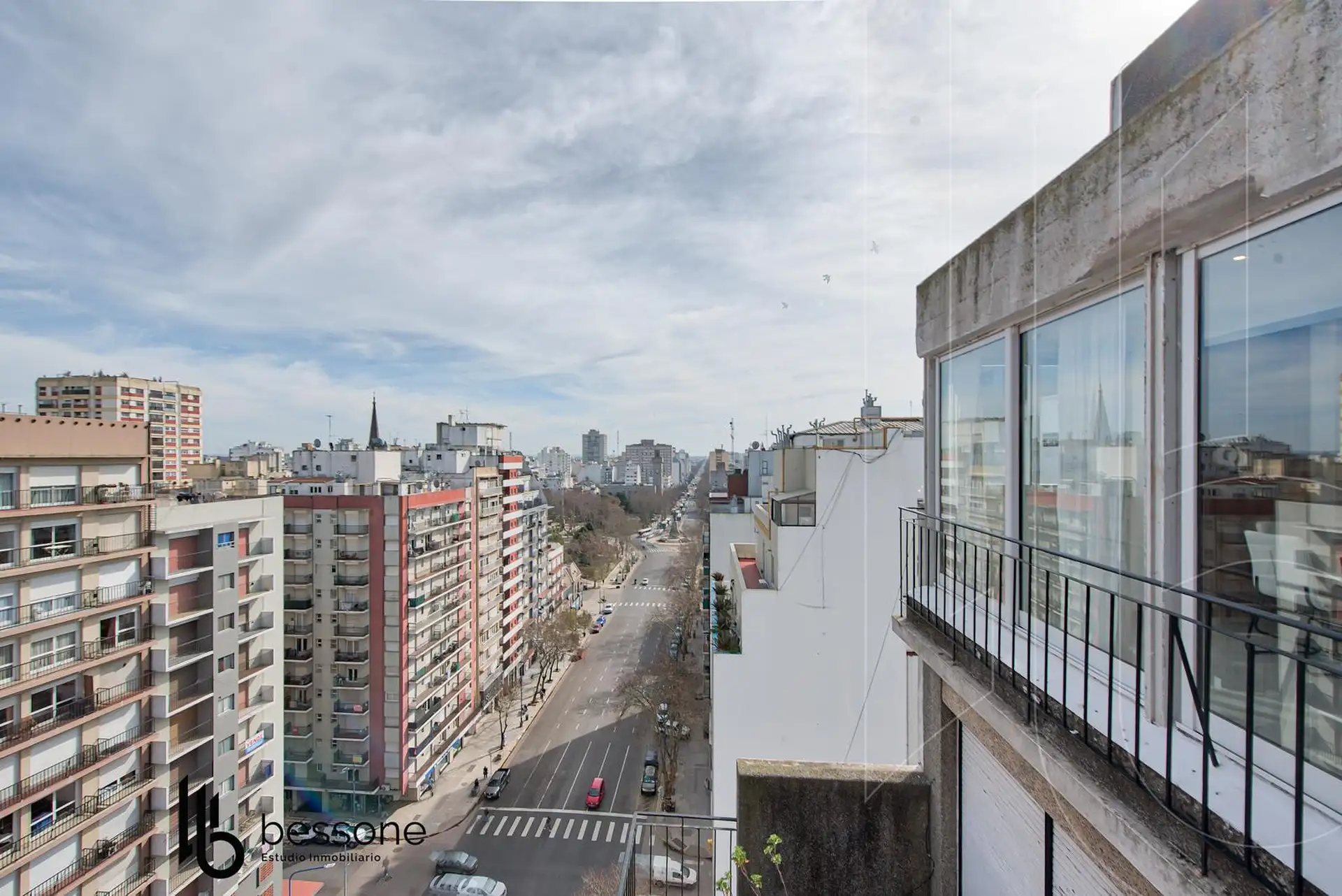 Departamento 3 amb, 103m² reciclado con balcón y vista — Centro