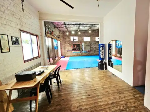 LOCAL/DEPOSITO CON VIVIENDA
