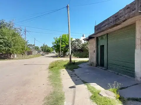 VENTA EXCELENTE ESQUINA CON LOCALES