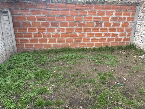 Casa en Alquiler en Burzaco, $ 380.000