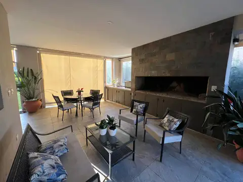 Casa 6 ambientes con 4 baños