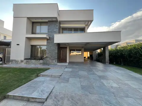 Vendo Casa en Barrio las Cortaderas I, Guaymallén
