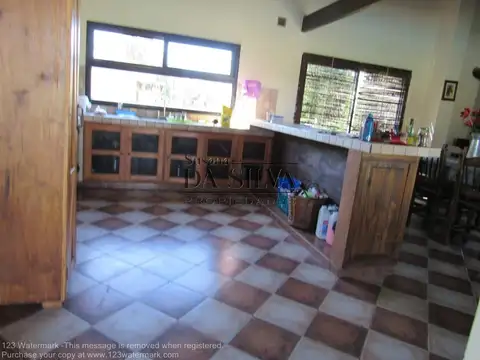 Casa 4 ambientes con 2 baños