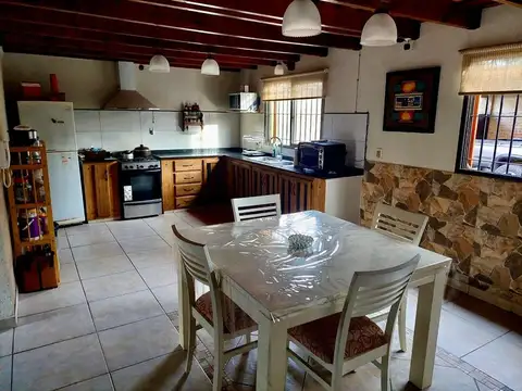 Casa en Venta con 3 cocheras