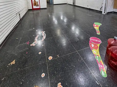 LOCAL 7 MTS. FTE  APTO T/DESTINO CON 132 M2 EN 1 PLANTA