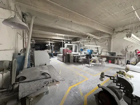 Galpon en Venta 37  mts Fondo