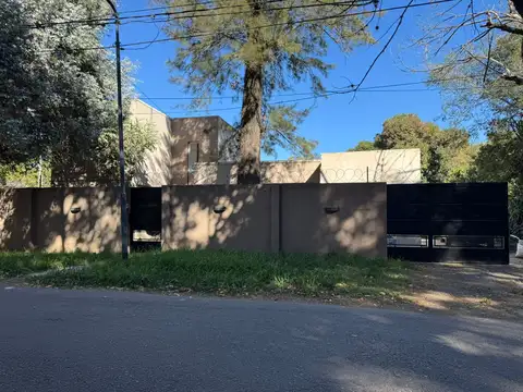 Zona triangulo excelente casa funcional , muy buena ubicación + departamento independiente