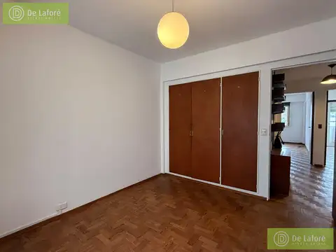 ALQUILER - Departamento de 4 ambientes y dependencia en Martínez, con cochera cubierta y balcón