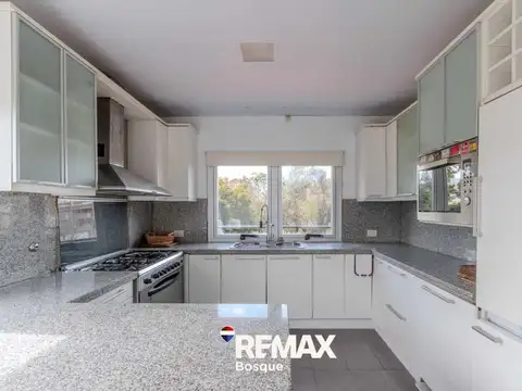 VENTA DE CASA EN PINAMAR A METROS DEL MAR