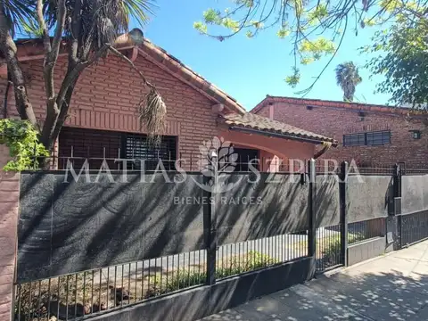 Casa en Venta con 3 cocheras