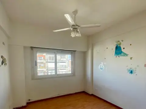 Departamento 4 ambientes al frente con balcón