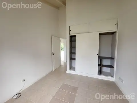 Casa en Alquiler con 2 cocheras