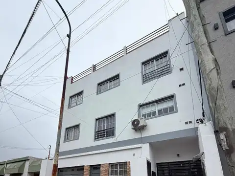 DEPARTAMENTO 2 AMBIENTES CON TERRAZA UBICADO EN V. LUZURIAGA