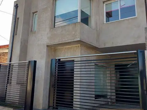 Casa 4 Ambientes en Venta - Villa Luzuriaga