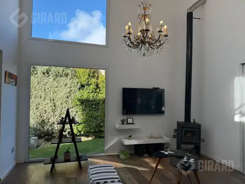 Casa 4 ambientes con 2 baños