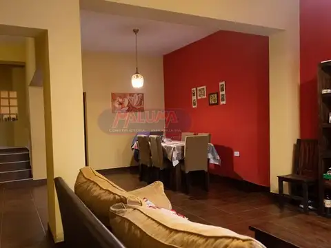 Casa 5 ambientes con 2 baños
