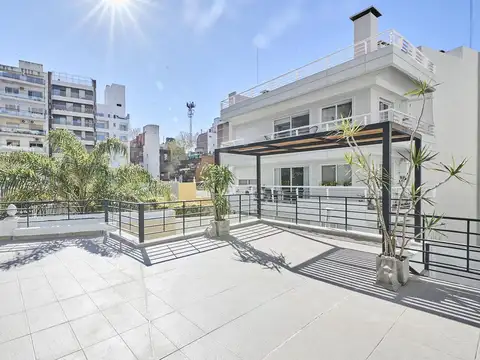 Departamento PH Reciclado al frente impecable luminoso con terraza en Recoleta