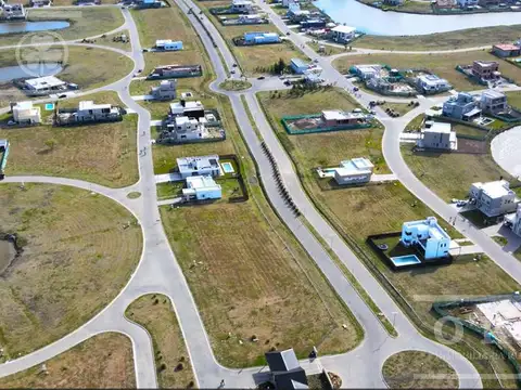 Lote a laguna en venta con posesión inmediata en venta en Sebastian Gaboto